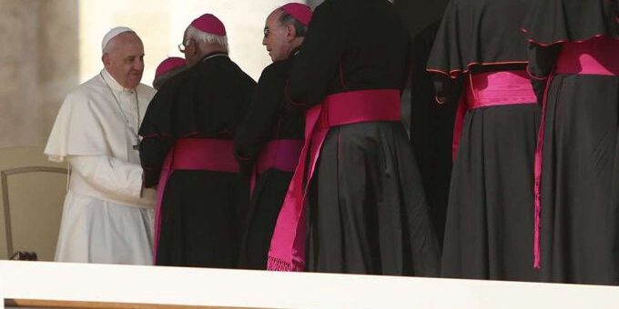 PapaFranciscoObspos-DanielIbanez-ACIPrensa-03012018